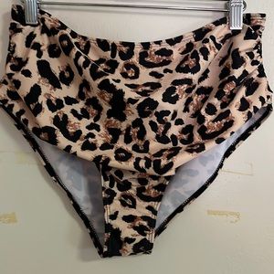 Mid waist leopard bikini bottom 🖤🤎🐆